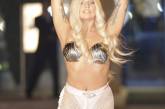 Леди Гага появилась без одежды в аэропорту Афин (фото)