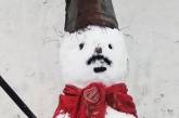 Белорус слепил снеговика с усами, по доносу соседа на него составили админпротокол. ФОТО