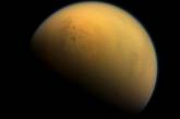 На полюсах Титана нашли светящиеся газовые пятна