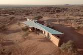 Красный охотничий дом в Намибии. ФОТО