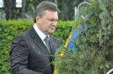 Янукович и венок: прошло ровно 11 лет с момента "нападения". Эпичное видео