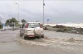 В Греции шторм превратил улицы в реки грязи (ВИДЕО)