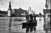 На лодке по Красной Площади: самое большое наводнение в истории Москвы, 1908 г. ФОТО