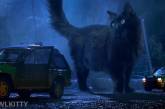 Черную кошку превратили в пушистого тиранозавра из «Парка Юрского периода» (ВИДЕО)