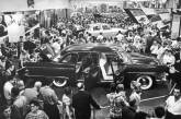 Автомобиль «Чайка» на советской выставке в Нью-Йорке