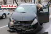 Блондинка на «Mitsubishi» протаранила автомобиль «Укрпошты»