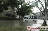 В результате короткого субботнего ливня Николаев вновь затопило