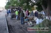 Торговцы с аллеи на Комсомольской за свой счет убрали мусор