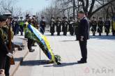 Поршенко в Одессе возложил цветы на Аллее славы
