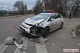 В Николаеве полицейский автомобиль перевернул «Рено». 