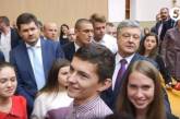 Студенты спросили у Порошенко, когда он детей в АТО отправит