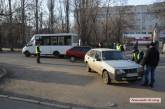 В Николаеве столкнулись маршрутка и два автомобиля