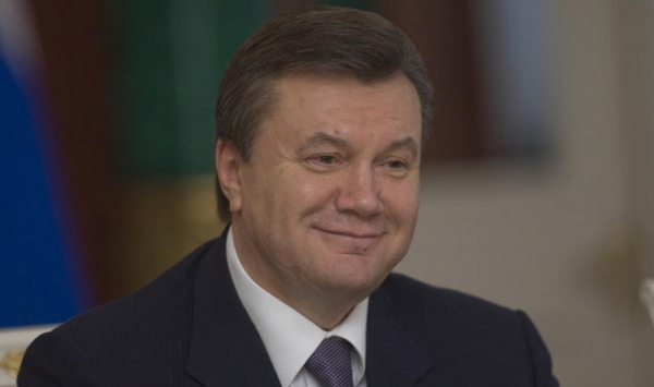 Год после бегства: как и где живет Янукович и его команда