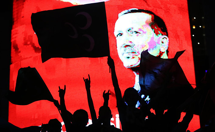 Либерализовать Турцию, чтобы удержать власть