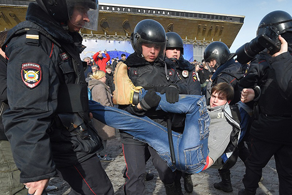 Что стоит за протестной активностью юных россиян