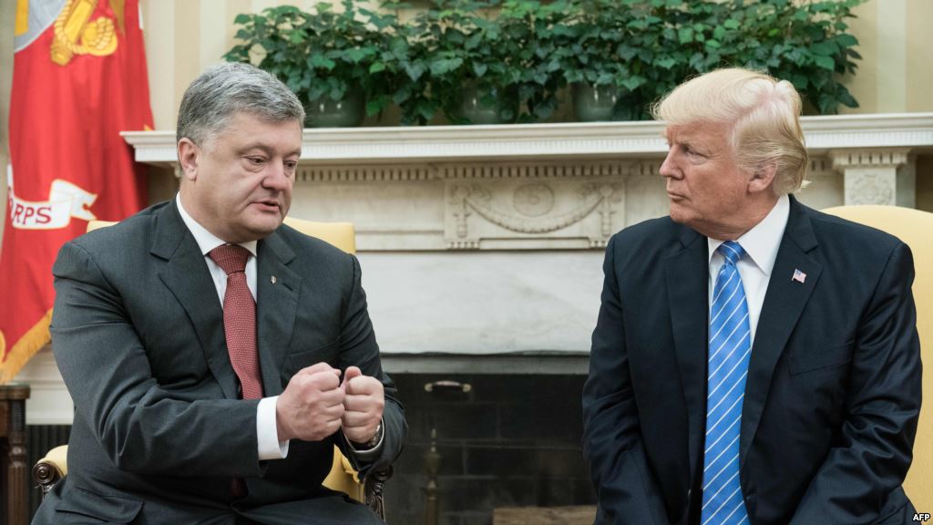 Порошенко и Трамп во время личной встречи