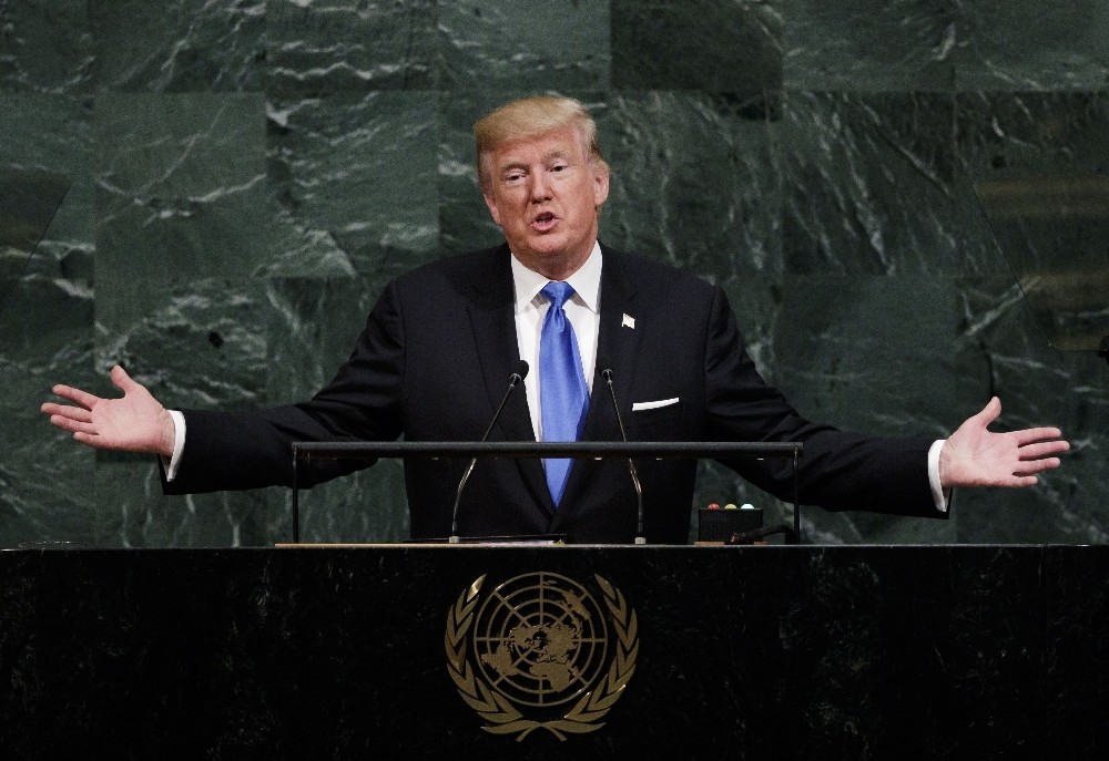 Президент США Дональд Трамп выступает с трибуны ООН