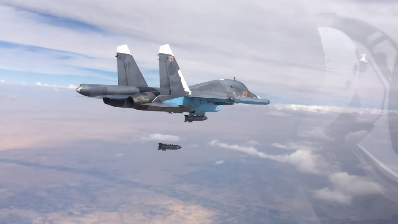Су-34 сбрасывает бомбы в Сирии