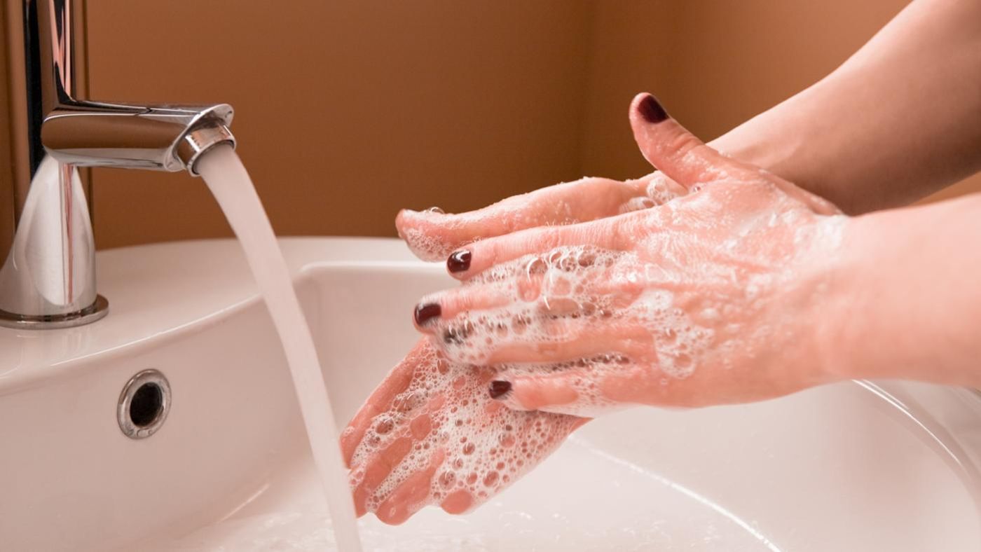 Надоели постоянные призывы мыть руки? Вот что говорит о мыле и антисептике наука