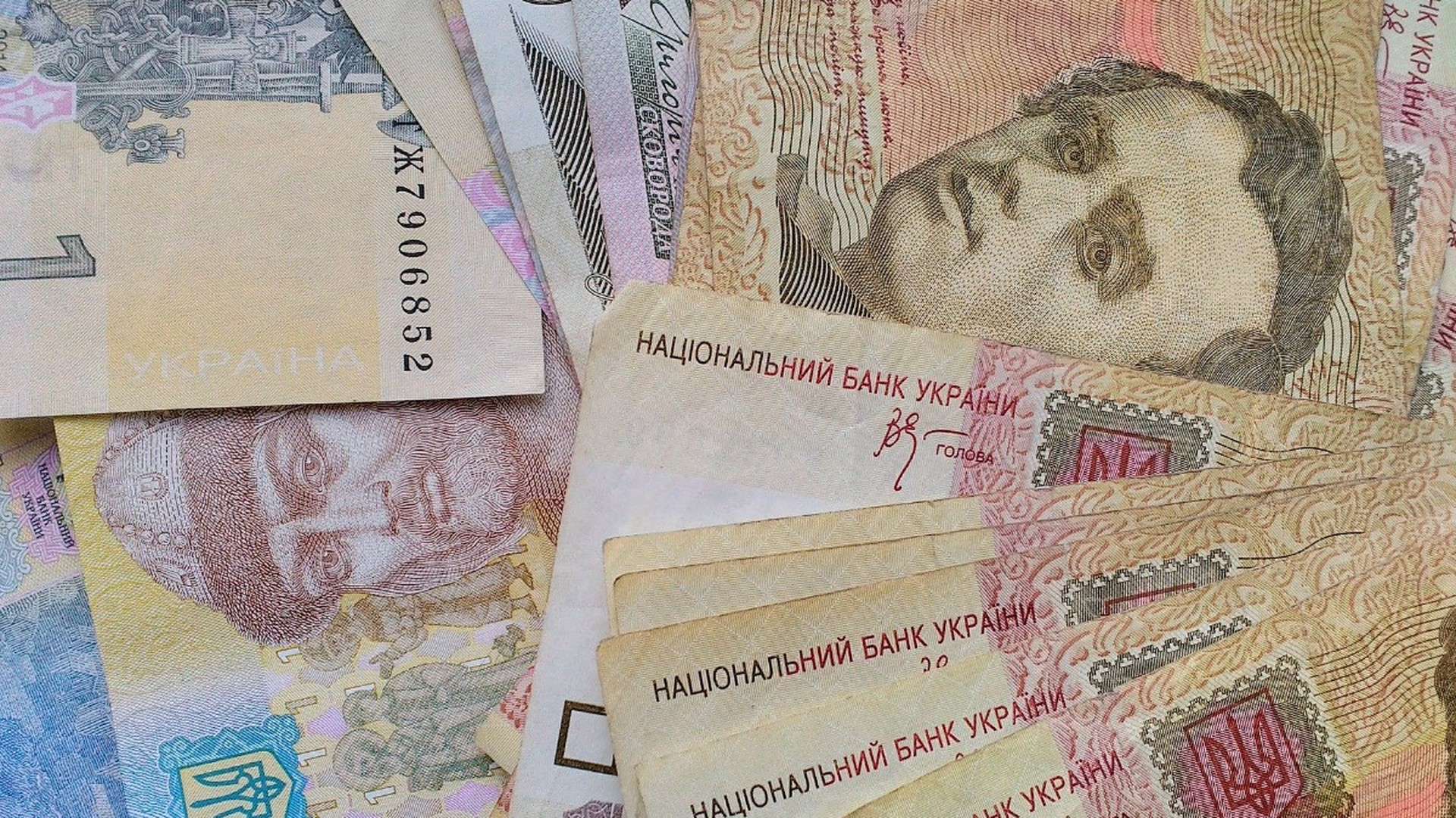 В Україні хочуть заборонити готівку