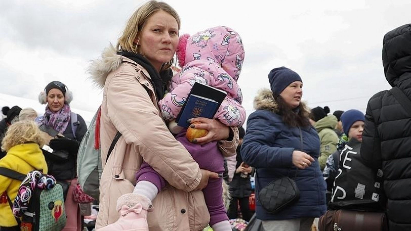 Украине  нужно вернуть всех своих женщин, чтобы восстановить экономику