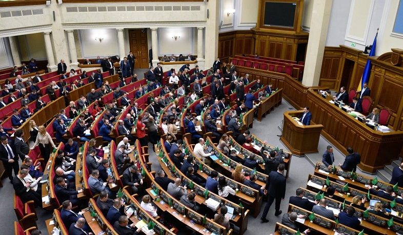 Дворцы, бассейны, яхты: как живут украинские депутаты Дворцы, бассейны, яхты: как живут украинские депутаты
