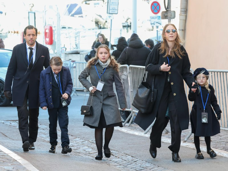 Брижит Бардо поховали у плетеній труні на цвинтарі з видом на Середземне море Брижит Бардо поховали у плетеній труні на цвинтарі з видом на Середземне море. Фото