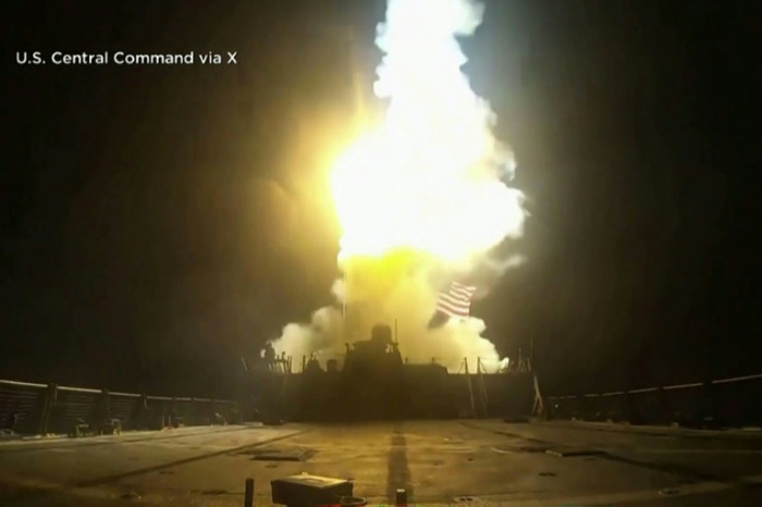 Пуск ракеты Томагавк с корабля ВМС США Пуск ракеты Томагавк с корабля ВМС США