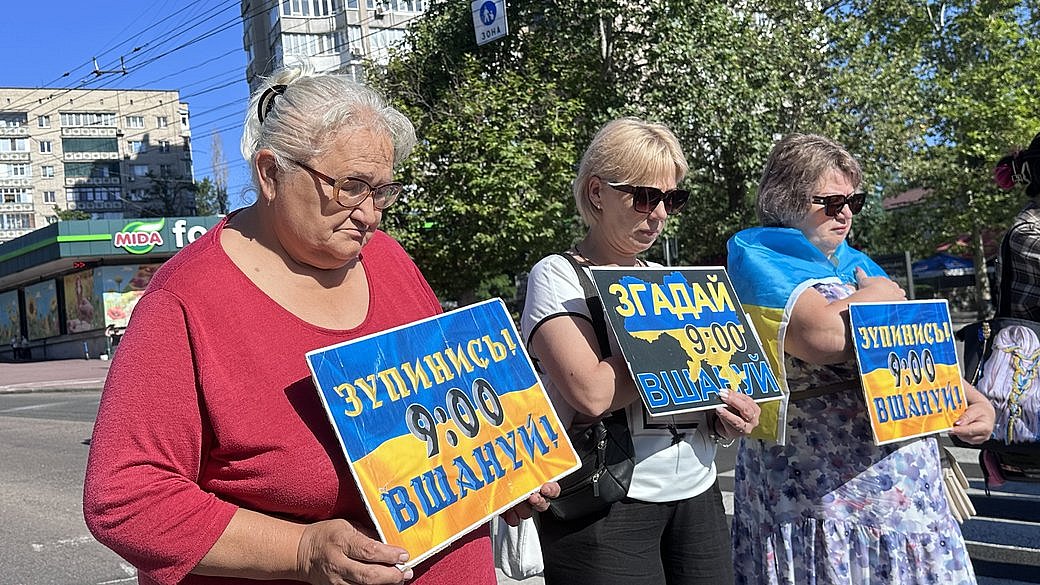 У центрі Миколаєва вшанували пам'ять загиблих українських військових У центрі Миколаєва вшанували пам'ять загиблих українських військових