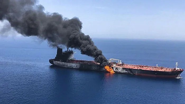 ВСУ за ночь поразили 14 российских судов в Азовском море (видео) ВСУ за ночь поразили 14 российских судов в Азовском море (видео)