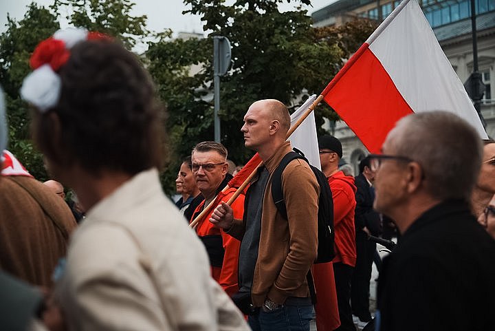 В Варшаве прошел «Волынский марш»: участники требовали прекратить помощь Украине и украинским беженцам В Варшаве прошел «Волынский марш»: участники требовали прекратить помощь Украине и украинским беженцам