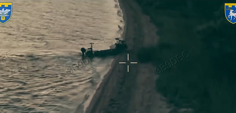 На Кинбурнскую косу впервые в мире наземный робот доставлен беспилотным плотом (видео) На Кинбурнскую косу впервые в мире наземный робот доставлен беспилотным плотом (видео)