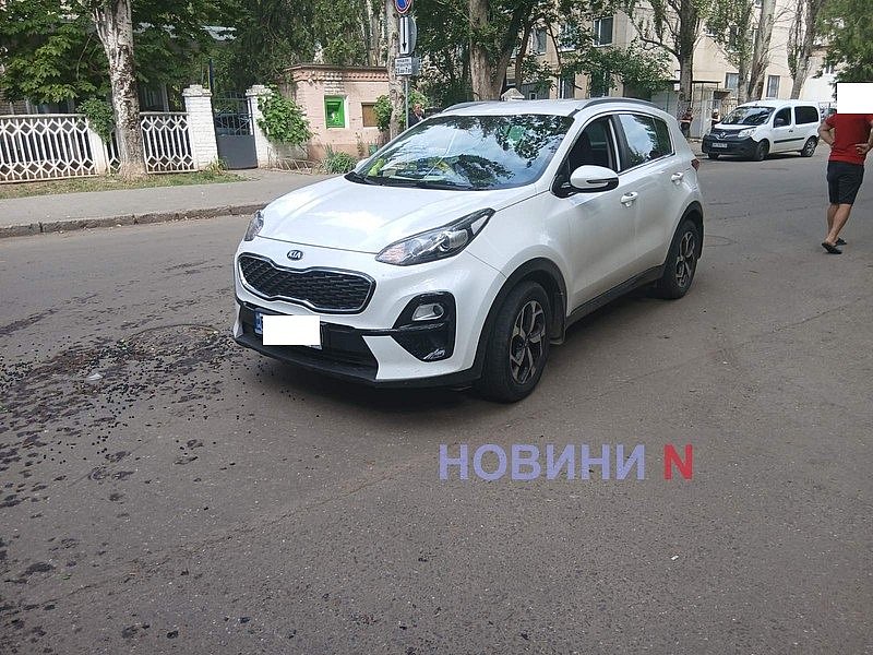 В Николаеве столкнулись Kia и велосипедист (фото) В Николаеве столкнулись Kia и велосипедист (фото)