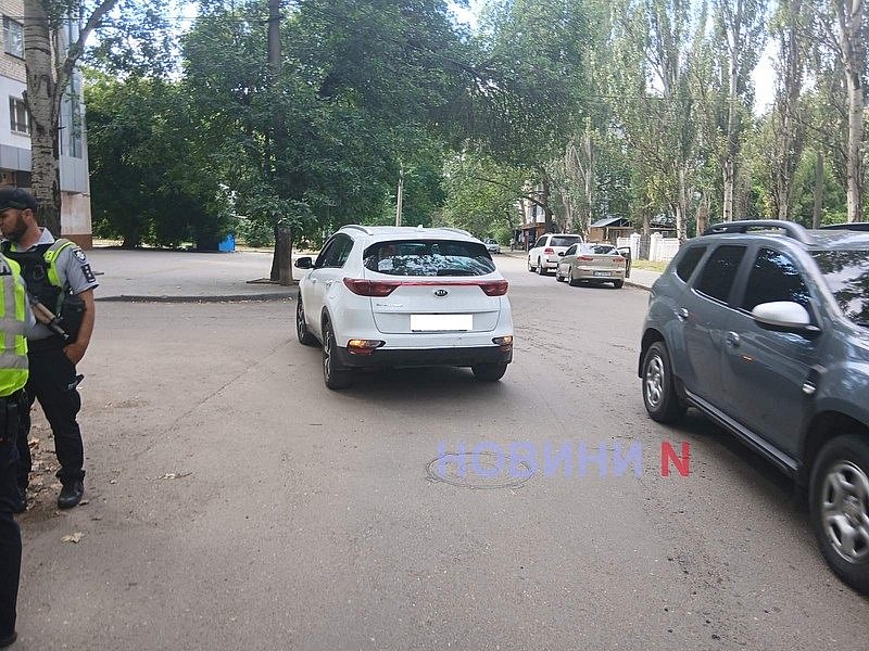 В Николаеве столкнулись Kia и велосипедист (фото) В Николаеве столкнулись Kia и велосипедист (фото)