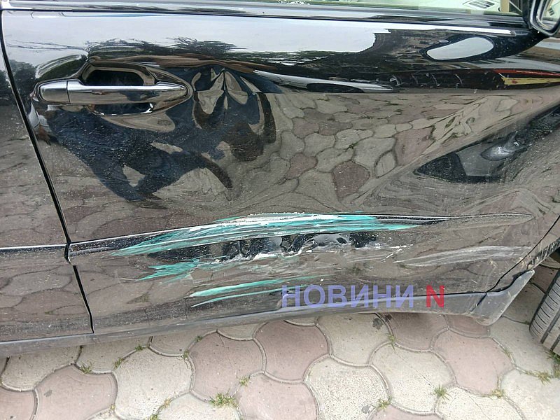 Lexus не пропустил «Волгу» в центре Николаева Lexus не пропустил «Волгу» в центре Николаева