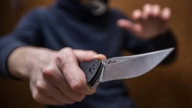 Чоловік під час застілля вдарив приятеля ножем на Миколаївщині Чоловік під час застілля вдарив приятеля ножем на Миколаївщині