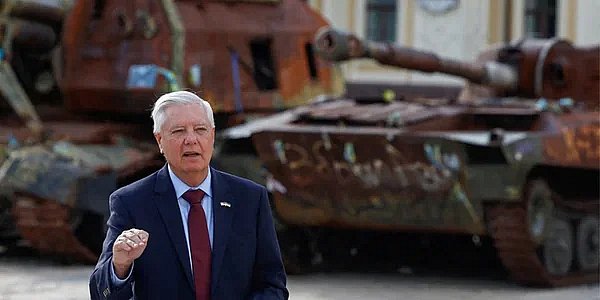 СМИ: Трамп поддержал "адские" санкции против России, которые продвигал Грэм СМИ: Трамп поддержал "адские" санкции против России, которые продвигал Грэм