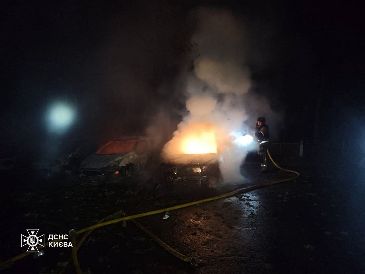 В Киеве после атаки РФ возникли пожары в двух районах: фото последствий В Киеве после атаки РФ возникли пожары в двух районах: фото последствий
