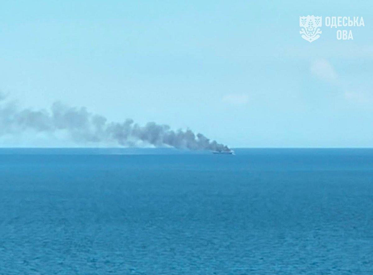 РФ атаковала два гражданских судна в Черном море у берегов Одессы: погиб капитан, есть пострадавшие РФ атаковала два гражданских судна в Черном море у берегов Одессы: погиб капитан, есть пострадавшие
