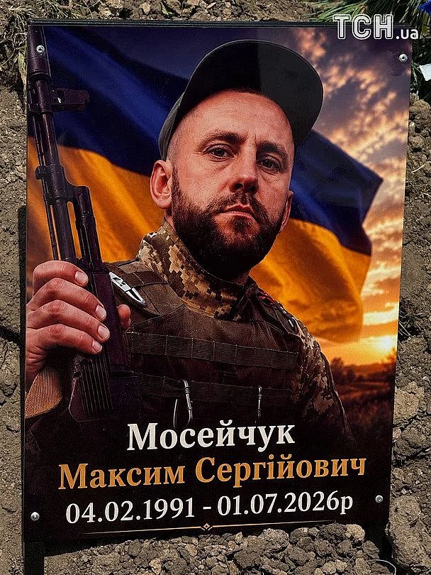 В родном селе простились с братьями, в убийстве которых подозревают военных В родном селе простились с братьями, в убийстве которых подозревают военных