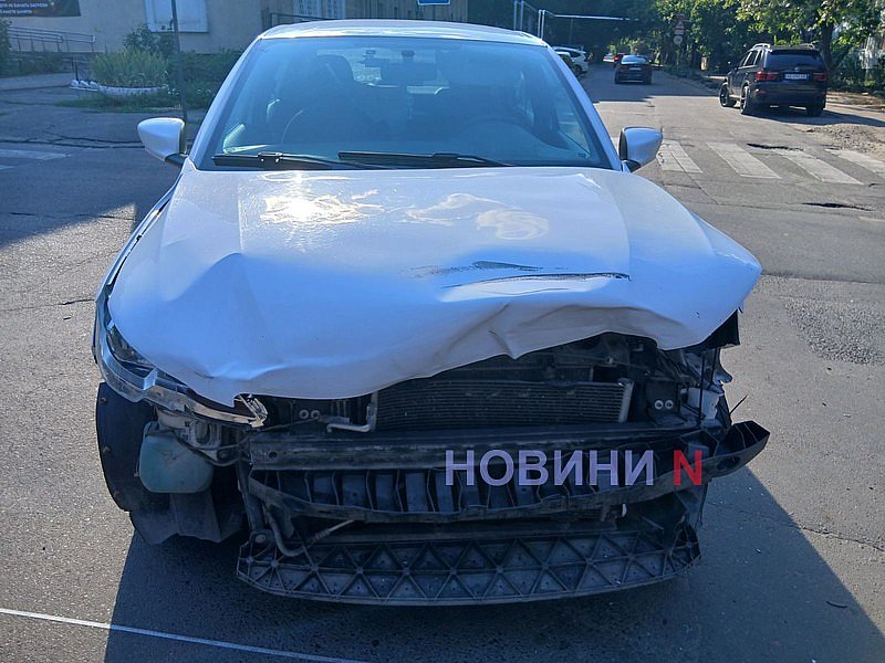 Такси и Volkswagen столкнулись в Николаеве Такси и Volkswagen столкнулись в Николаеве