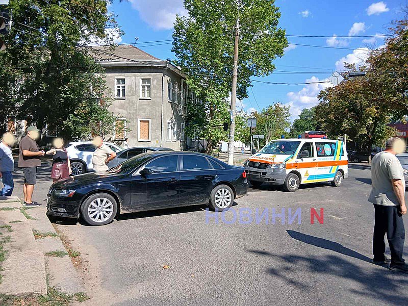 Скорая помощь врезалась в два автомобиля в Николаеве Скорая помощь врезалась в два автомобиля в Николаеве