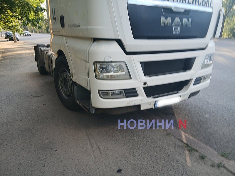 Фура и Volkswagen столкнулись на проспекте в Николаеве Фура и Volkswagen столкнулись на проспекте в Николаеве