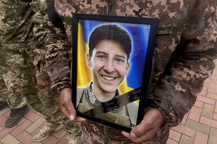 В Южноукраинске двум защитникам посмертно присвоили звание почетных граждан В Южноукраинске двум защитникам посмертно присвоили звание почетных граждан