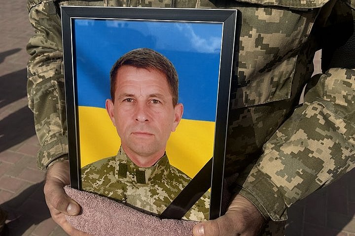 В Южноукраинске двум защитникам посмертно присвоили звание почетных граждан В Южноукраинске двум защитникам посмертно присвоили звание почетных граждан