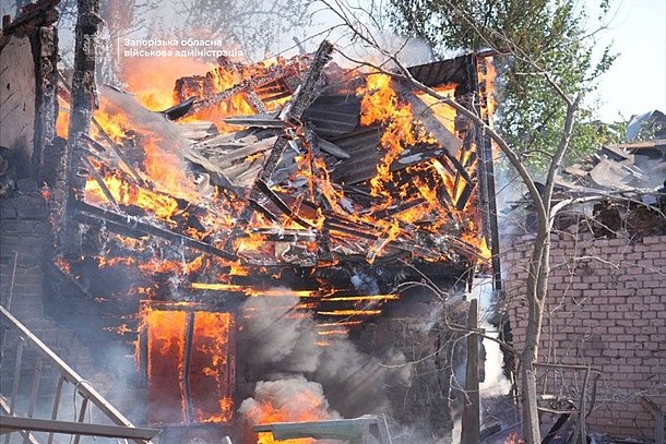 Авиаудары по Запорожью: погибли три человека, есть пострадавшие (фото) Авиаудары по Запорожью: погибли три человека, есть пострадавшие (фото)