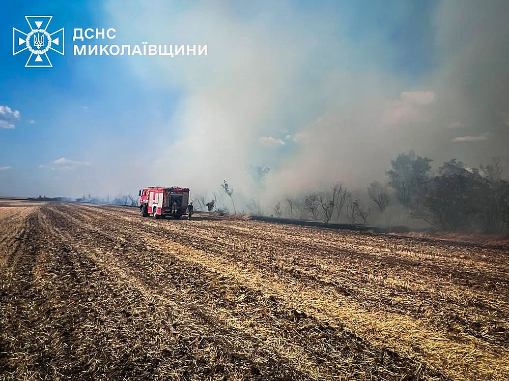 90 сотрудников и 22 спецавтомобиля ГСЧС тушили пожары в Николаевской области ха сутки (фото) 90 сотрудников и 22 спецавтомобиля ГСЧС тушили пожары в Николаевской области ха сутки (фото)