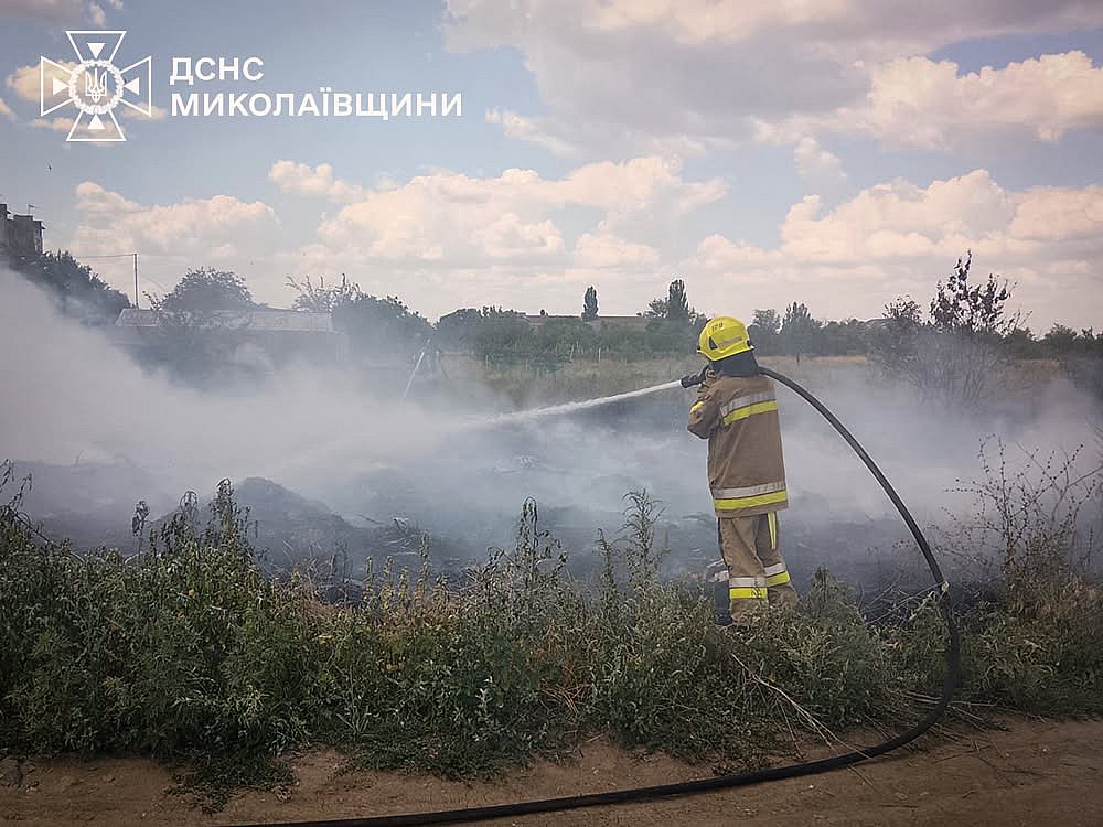 90 сотрудников и 22 спецавтомобиля ГСЧС тушили пожары в Николаевской области ха сутки (фото) 90 сотрудников и 22 спецавтомобиля ГСЧС тушили пожары в Николаевской области ха сутки (фото)