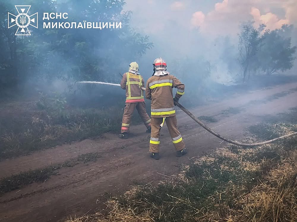 90 сотрудников и 22 спецавтомобиля ГСЧС тушили пожары в Николаевской области ха сутки (фото) 90 сотрудников и 22 спецавтомобиля ГСЧС тушили пожары в Николаевской области ха сутки (фото)