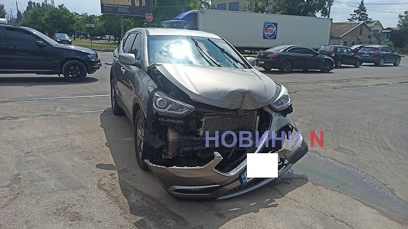 На перекрестке с неработающим светофором в Николаеве произошло ДТП: пострадала девушка На перекрестке с неработающим светофором в Николаеве произошло ДТП: пострадала девушка